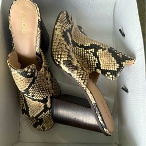 Aldo snake print pumps (Size 10) with match hand bag